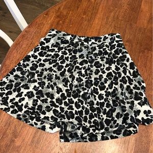 ZARA Leopard Print Skort Mini Skirt Womens XS Black High Rise Floral Pleated